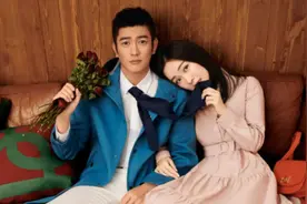 霍思燕9岁儿子在路边玩闹！扑倒在地上不怕脏，动手打人十分调皮视频封面