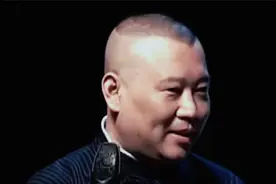 2022相声：谦父这是癞蛤蟆玩青蛙，穿的不花，玩的花！