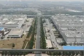 郑州富士康发布激励新政 11月正常出勤员工每天补贴400元视频封面