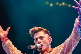 郭富城三段神级舞蹈，在韩国大秀超震撼舞蹈，众韩星只有羡慕的份视频封面