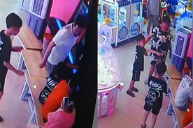 湖南十岁男孩游乐厅内遭陌生成年男子迎面扇巴掌，原因让人愤怒视频封面