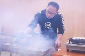 阿飞动手改造灶台狼烟四起，展示多年绝活，成功了要整两小菜庆祝