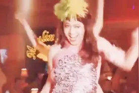 巴黎宝贝：超哥被抓男扮女装顶包跳舞，场面太火辣，此处有掌声视频封面