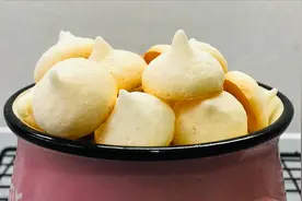 1个鸡蛋，1勺奶粉，教你做秘制小零食，入口即化，孩子特别喜欢吃