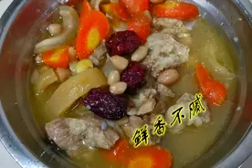 猪皮排骨汤没吃过的都来看一看，学一学，鲜香不腻，适合老人孩子