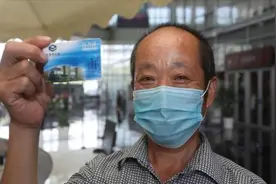 央视采访吴桂春：打工的能够在空调里面免费看书，是很好的享受