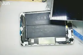 iPadmini2换外屏把主板触摸座搞坏了，一修哥教大家怎么样更换！视频封面