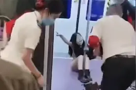 西安地铁女乘客被保安强行拖拽下车，衣不蔽体，警方已介入视频封面