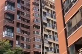 男子沉迷打游戏，厨房冒烟浑然不知，邻居赶忙报警丨生活这一刻视频封面