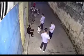 监控拍下令人心寒的一幕，但是后续的处理结果却又让人很暖心！视频封面