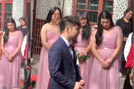 河南一女子请“特别伴娘”，男扮女装很娇羞，网友：好歹刮刮胡子视频封面