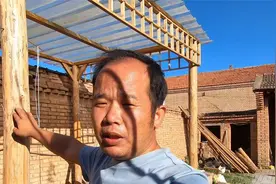 老唐改造院子14天，给四根柱子做防腐，刷上木油后效果立竿见影视频封面