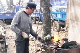 乡下大叔用空气锤打铁，效率高打的好，这30000元花的值视频封面