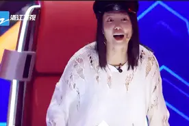 神秘性感女深情演绎带动全场，太有感染力了，谭维维竟拍桌子尖叫视频封面