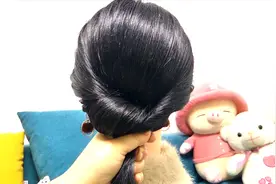 今天才知道扎发这样拽更快，两根皮筋，时尚发型轻松就搞定