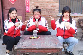 来福变成三岁宝宝，喝水要用奶瓶还欺负小伙伴，大家集体崩溃！视频封面