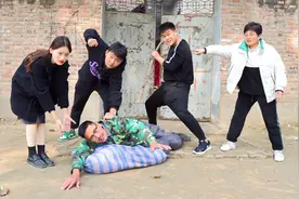 董事长为选拔继承人，装穷试探2个亲生儿子和养女，结局值得深思视频封面