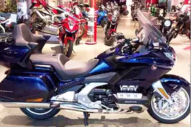 5万的自动挡金翼摩托车到店，外观精致帅气，已经很便宜了！