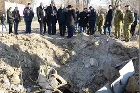 一军用无人机从乌克兰起飞 穿越3个北约国家后爆炸 40辆车受损视频封面