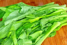 炒白菜苔很多人炒不好，其实是没有处理好，这样做脆嫩好吃不发苦视频封面