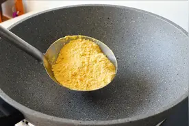 春天减脂多吃玉米面，往锅里一倒，不用炸，低脂营养还解馋视频封面