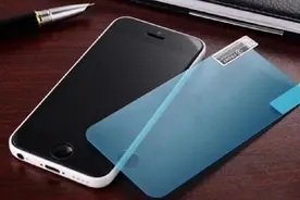 手机使用时究竟要不要贴膜？要不要带壳？一次性讲清优缺点！