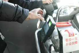 大连公交进入扫码乘车时代视频封面