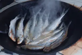农村家常菜，一锅翘嘴鱼煎的两面金黄，加点剁辣椒太美味了视频封面