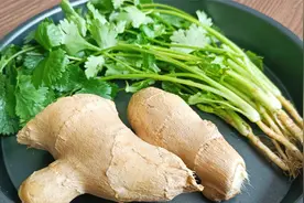 生姜和香菜一起煮，原来作用这么厉害，我也是才知道，长见识了