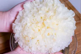 银耳最忌用清水冼，相当于吃虫卵，教你一招，脏东西虫卵全跑光