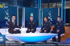 菏泽成武：老人被压面包车下 三名城管带头抬车救人视频封面