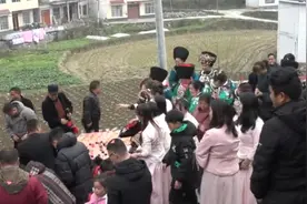 湖南小伙娶一苗族姑娘，新娘好漂亮，求婚十分浪漫视频封面