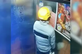 太恶心了！外卖小哥电梯内小便 监控拍下全过程