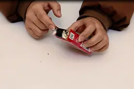 抽了29年烟今天才知道，原来这才是正确拆烟盒的方法，太实用了