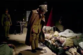 元帅：彭老总下连队视察，看到十几个战士轮流穿一双鞋，老泪纵