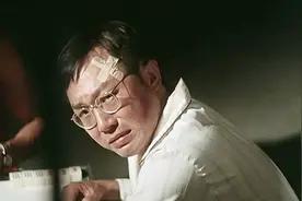 许冠文代表作《摩登保镖》，放到现在依旧经典，让人全程爆笑不断