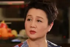 赌王何鸿燊家究竟多有钱？看到四太宴请鲁豫的席面，贫穷限制想象视频封面