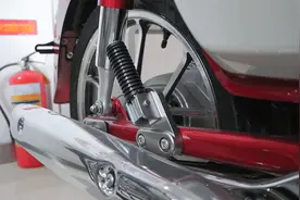 本田新款幼兽弯梁车，排量125，颜值颇高，油耗1.2，国内有望引进