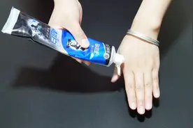 双手粗糙又难看，美容师教我护手小妙招，让小手白皙又嫩滑