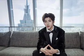 大长腿蔡徐坤  替baby提裙子男友力爆棚！！！视频封面