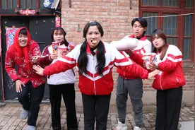 婷婷担心橘子籽会在肚子里发芽，没想被舅妈一招解决了，真逗