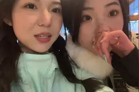 小伙滑雪遗失手机毫不知情，好心女生捡到录下视频，网友直呼可爱视频封面