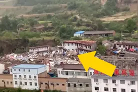 现场！甘肃灵台县山体滑坡致部分房屋倒塌 当地：群众已提前转移