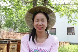 寿命只有2个月的蜜蜂，真的会认人吗？为何不蛰养蜂人？听蜂农说视频封面