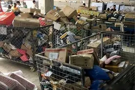 不满拖欠工资，圆通快递仓几万件快递无人派送丨DV现场视频封面