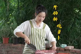 小向今天吃白萝卜烧牛肋排，小火慢炖1小时，软烂入味吃到爽！