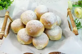 奶香浓郁的牛奶小面包，做法简单，蓬松软乎，绵软拉丝特好吃