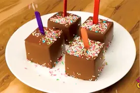 搞笑外国人：简单有趣的创意手工技巧，快和朋友们试试看！视频封面