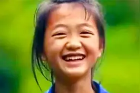 她曾是乡间土丫头,《变形计》后走红,还认明星当哥视频封面