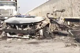 伊朗少将被美无人机袭击后身亡 所乘汽车被袭后最新画面曝光视频封面